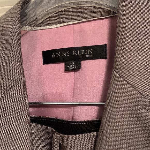 Ann Klein pant suit - Picture 2 of 5